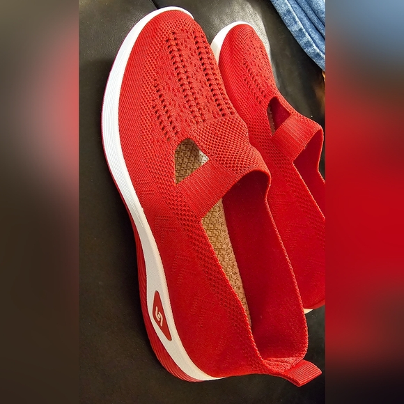 Red Casual Slip-on Sneaker Lightweight Walking shoes Nonskid Sole Size 9.5 NWOT - Picture 3 of 8
